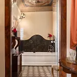 Piazza Pitti Palace - Residenza D'epoca 3*