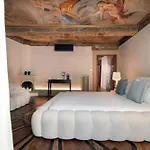 Piazza Pitti Palace - Residenza D'epoca 3*
