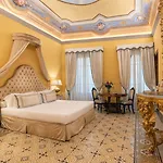 Piazza Pitti Palace - Residenza D'epoca 3*