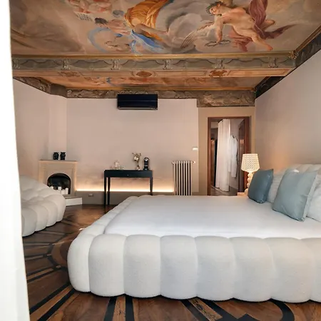 Piazza Pitti Palace - Residenza D'epoca 3*