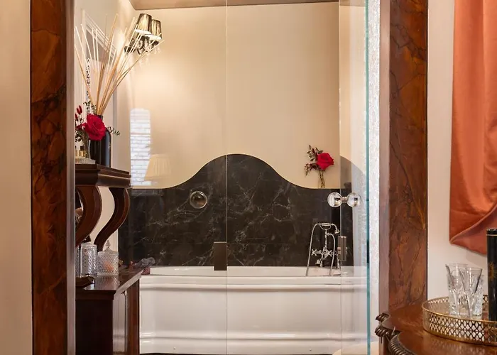 Piazza Pitti Palace - Residenza D'epoca 3*