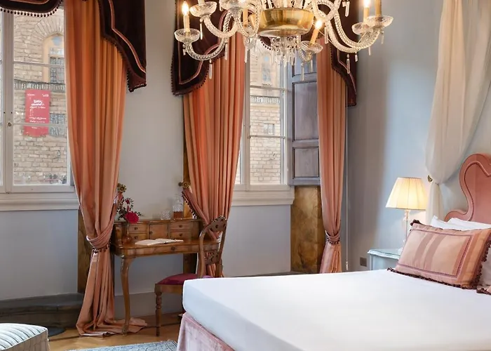 Alojamento de Acomodação e Pequeno-almoço Piazza Pitti Palace - Residenza D'epoca 3*