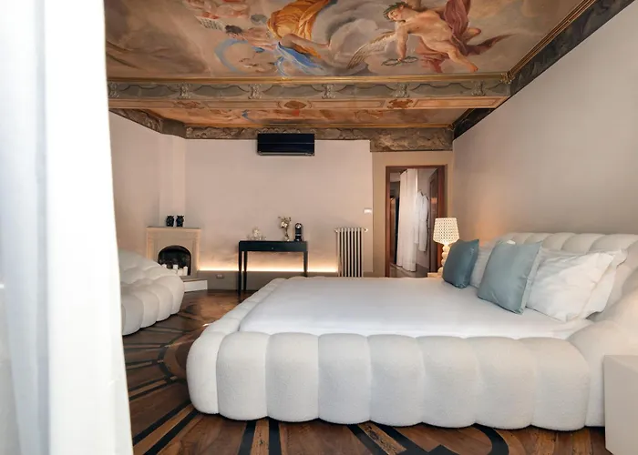 Piazza Pitti Palace - Residenza D'epoca 3*