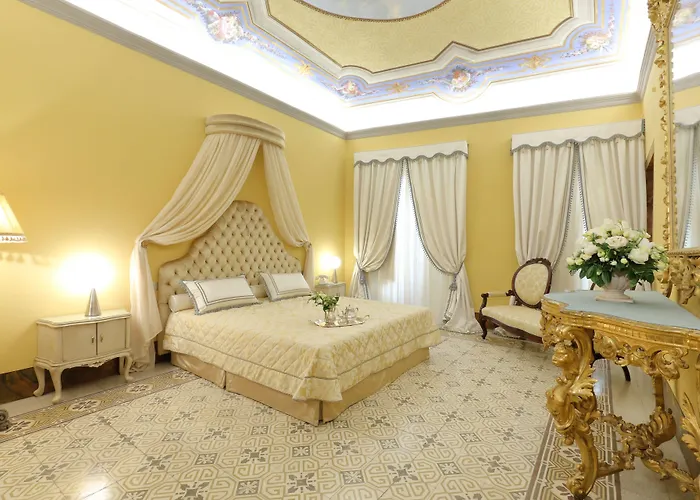 Piazza Pitti Palace - Residenza D'epoca 3*