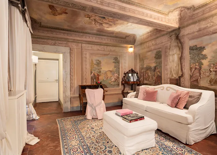 Piazza Pitti Palace - Residenza D'epoca 3*