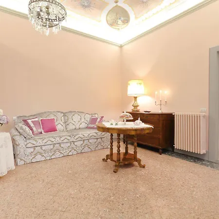 Piazza Pitti Palace - Residenza D'Epoca Bed & Breakfast
